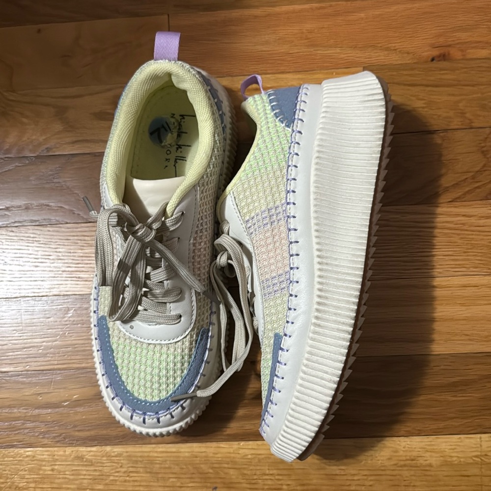 Trendy gym shoes